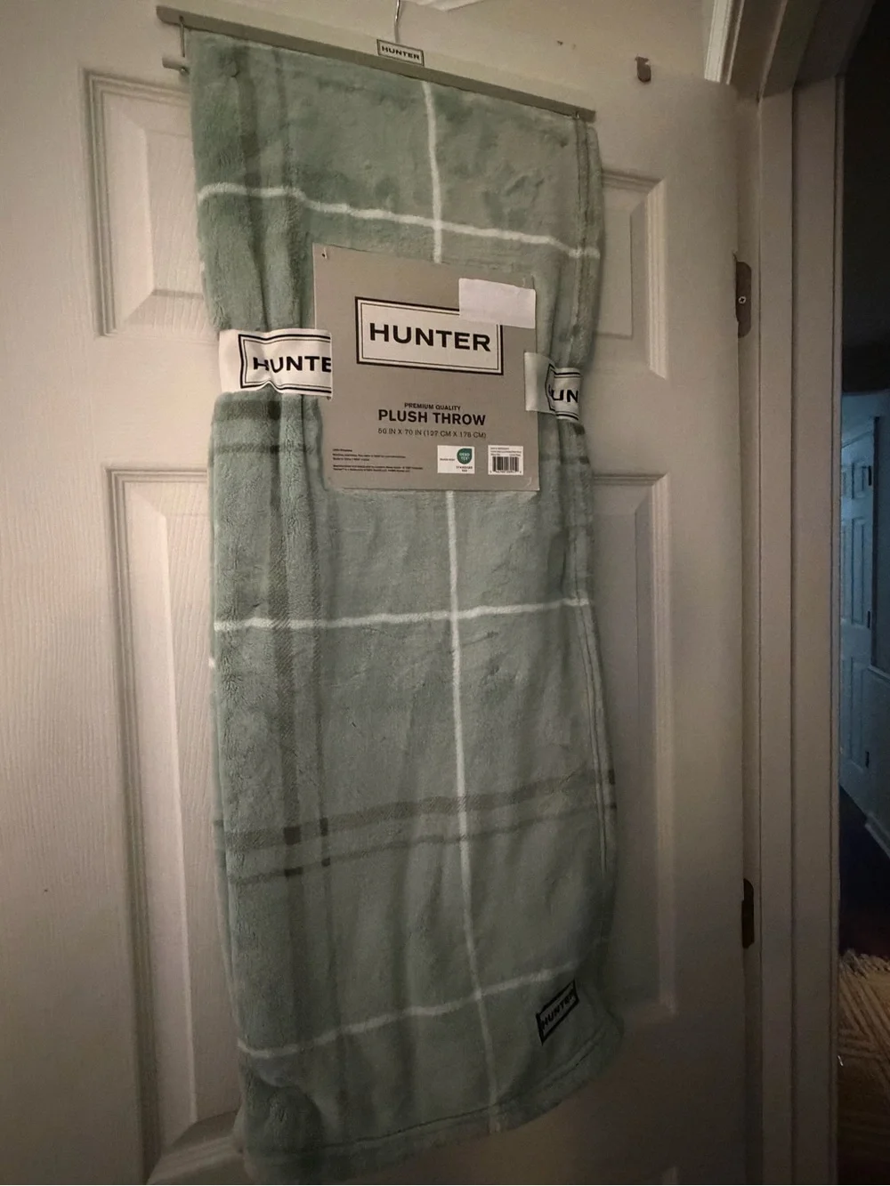 HUNTER Plush Throw